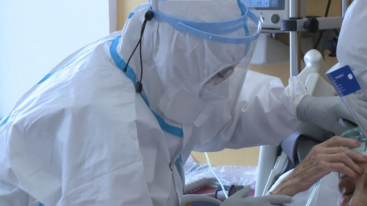 Imagine Stire Femeie infectată cu COVID-19, moartă în condiții suspecte la Bârlad. Ar fi fost legată de pat | 2review.ro