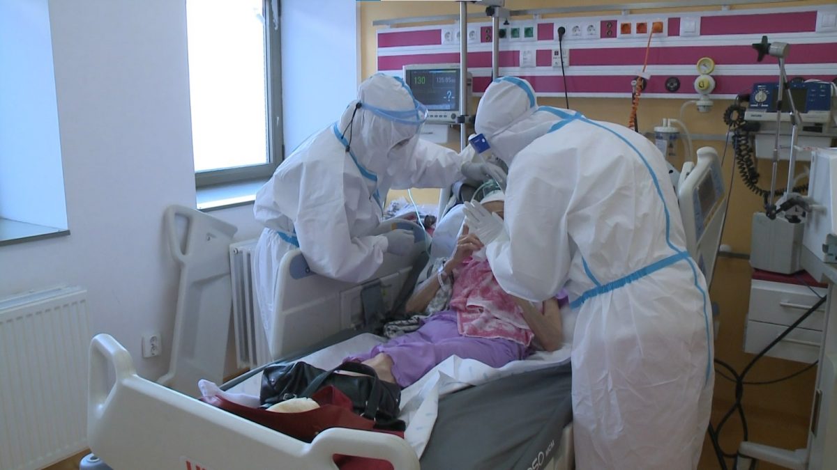 Imagine Stire Ce s-ar întâmpla cu trupurile celor care sunt răpuși de COVID-19 și sunt înmormântați în saci de plastic. Ce susține un expert în servicii funerare | 2review.ro