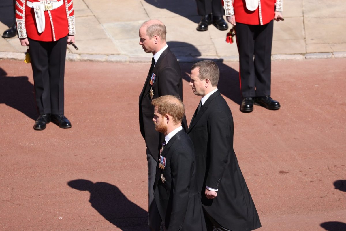 Funeraliile prințului Philip. Tensiuni pe tot timpul ceremoniei, între Harry și William. Cei doi frați, „ținuți” departe unul de celălalt. FOTO