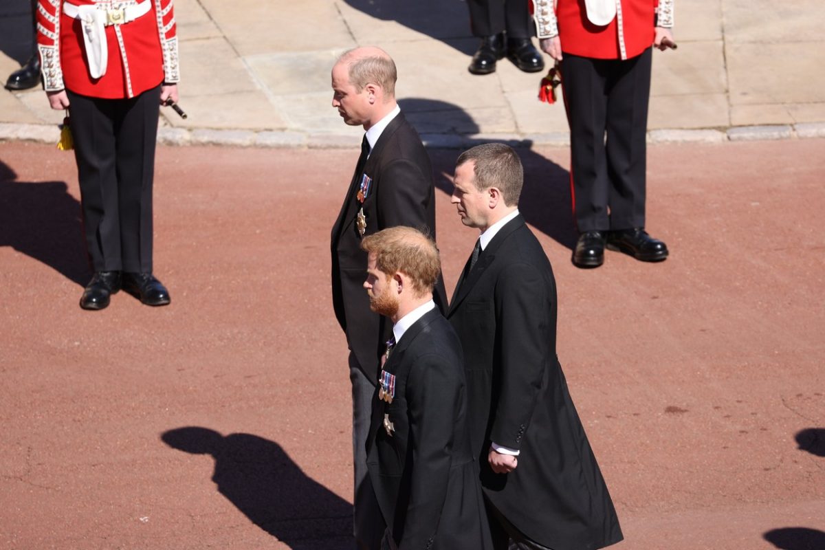 Imagine Stire Funeraliile prințului Philip. Tensiuni pe tot timpul ceremoniei, între Harry și William. Cei doi frați, „ținuți” departe unul de celălalt. FOTO | 2review.ro