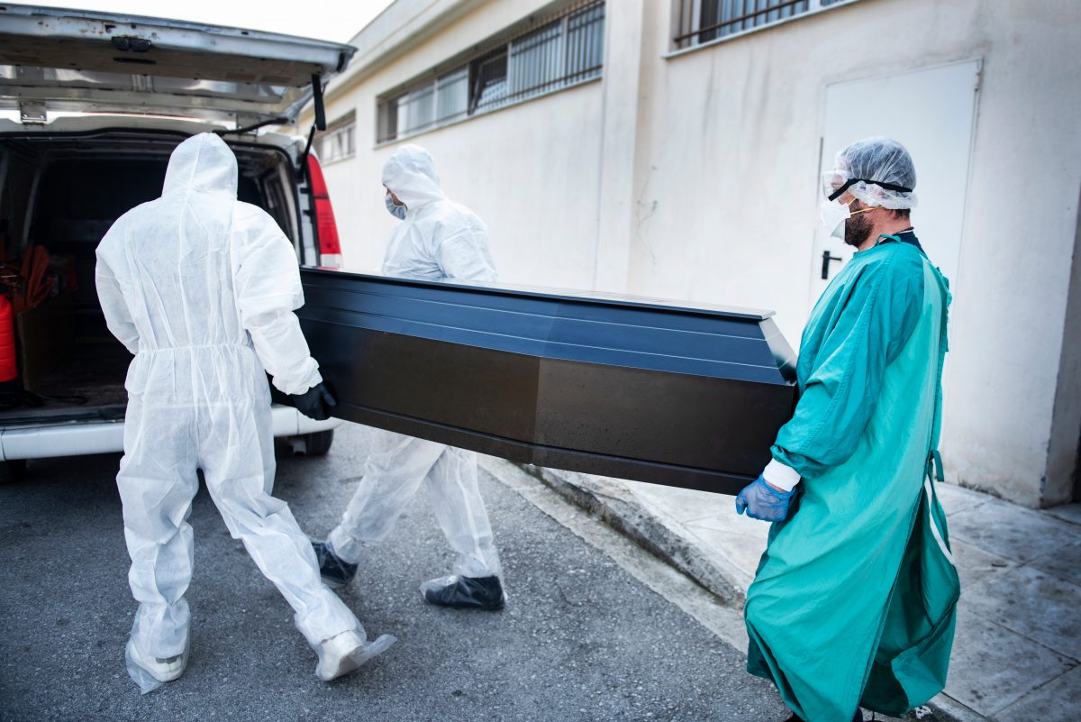 Imagine Stire Bilanțul COVID-19 din 22 aprilie 2021. Numărul de români care au decedat, în ultimele 24 de ore în urma unei infecții cu SARS–CoV–2 | 2review.ro