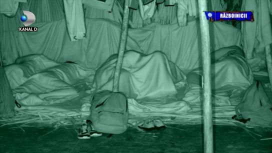 Imagine Stire Ce se întâmplă, de fapt, sub pătură la Survivor? Un fost concurent face lumină: ”Ne cuplam câte doi sau chiar trei și…”! | 2review.ro