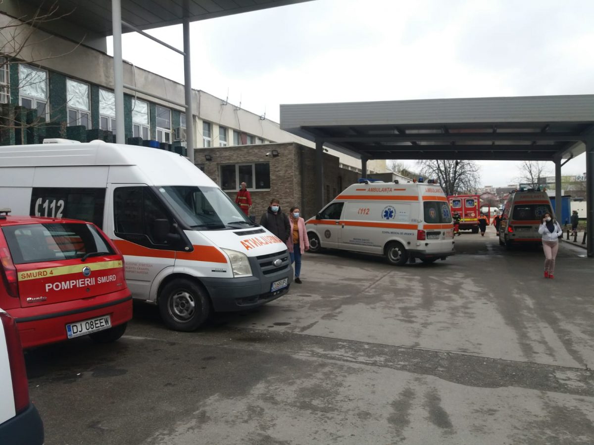 Imagine Stire Situație limită într-un spital din Craiova! Medicii mai opereaza doar urgențele iar instalația de oxigen nu mai face față. FOTO | 2review.ro