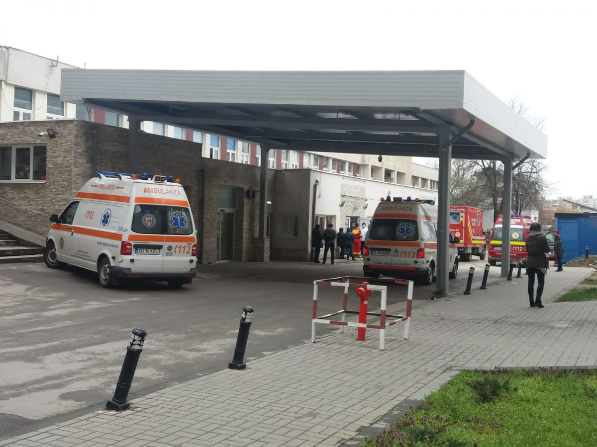 Imagine Stire Situație-limită într-un spital din Craiova! Medicii mai operează doar urgențele, iar instalația de oxigen nu mai face față. FOTO | 2review.ro