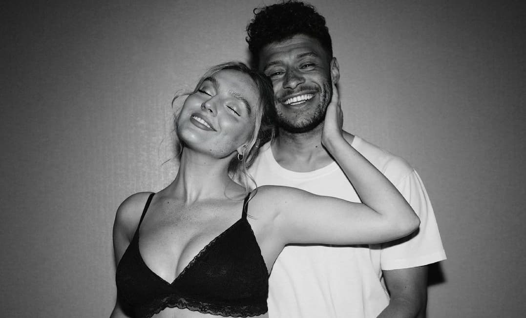 Imagine Stire Perrie Edwards a făcut anunțul cel mare! Vedeta este însărcinată pentru prima dată. „Abia așteptăm să ne întâlnim” | 2review.ro