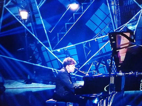 Imagine Stire Românii au Talent, finala. Rareș cântă pentru mama lui: ”A plecat în Italia să-mi fie mai bine!” | 2review.ro