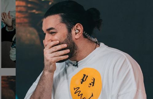 Imagine Stire Cum l-a hrănit Anna Lesko pe Smiley și ce mesaj i-a trimis, apoi, Ginei Pistol | 2review.ro