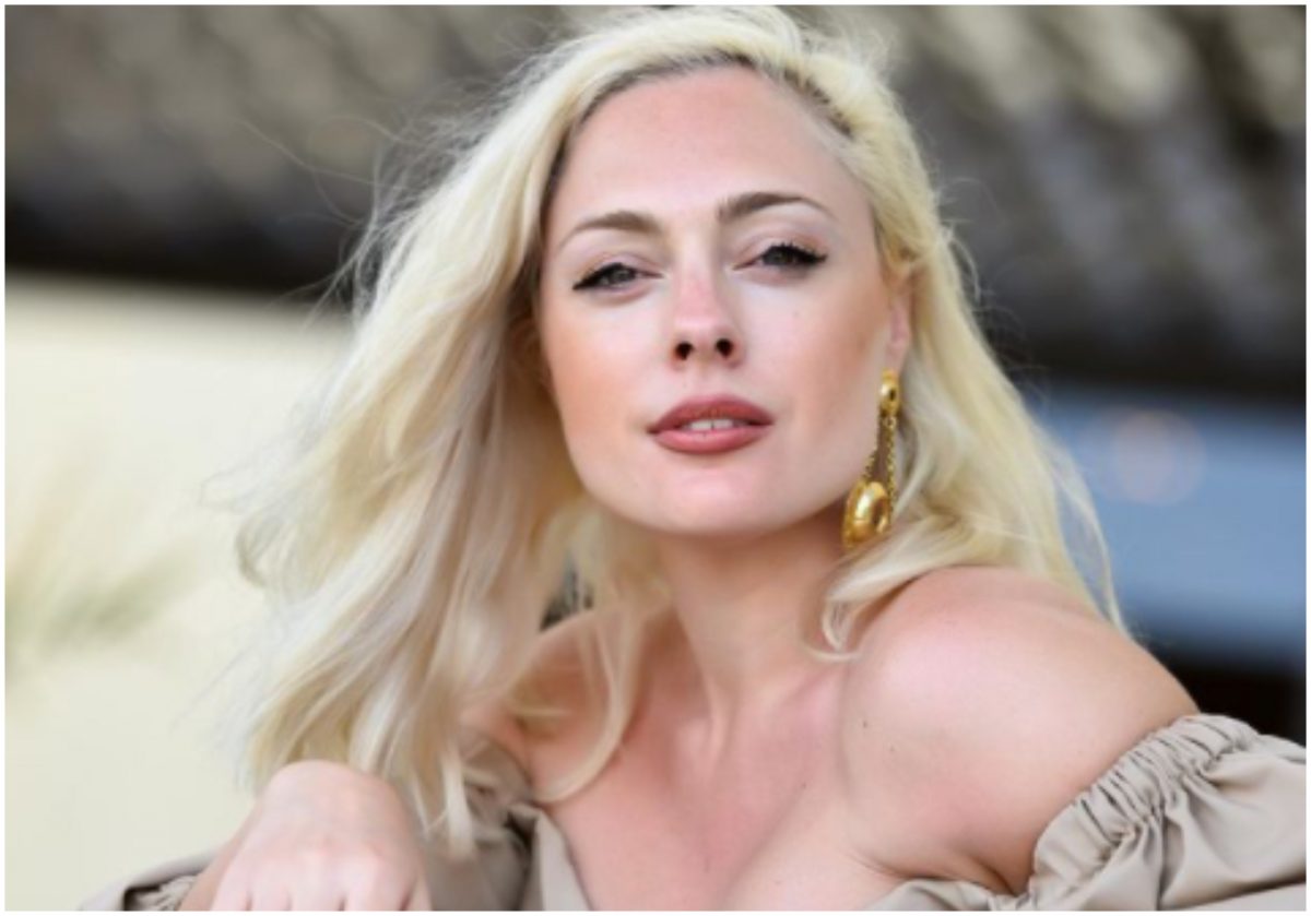 Imagine Stire Giulia Nahmany, ședință foto fără inhibiții la 38 de ani: „Nu în numărul de kilograme rezidă succesul unei femei” | 2review.ro