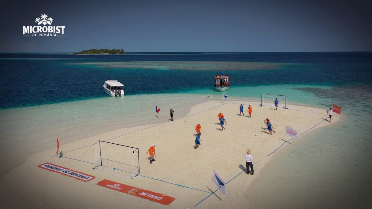 Imagine Stire VIDEO | Românii vor realiza o premieră mondială în fotbal, pe un teren „fantomă” | 2review.ro