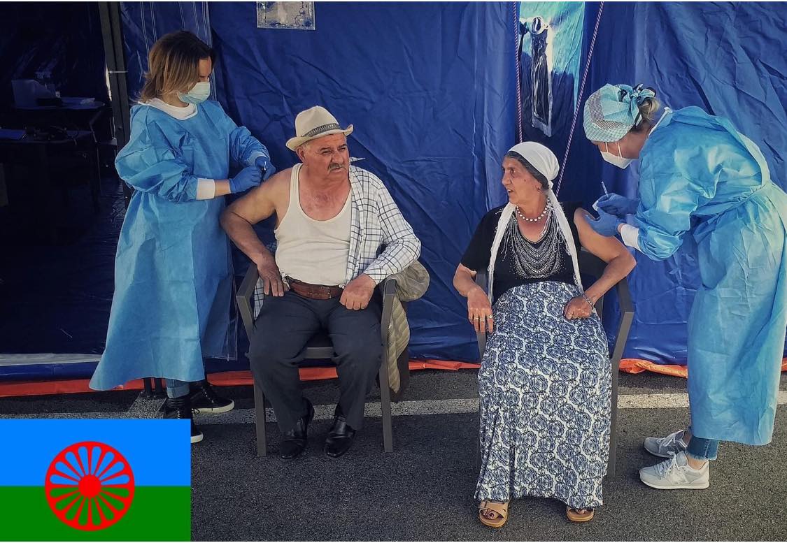 Imagine Stire Inedit. Nea Tacu din Râmnicu Vâlcea, primul Bulibașă vaccinat împotriva COVID-19 | 2review.ro