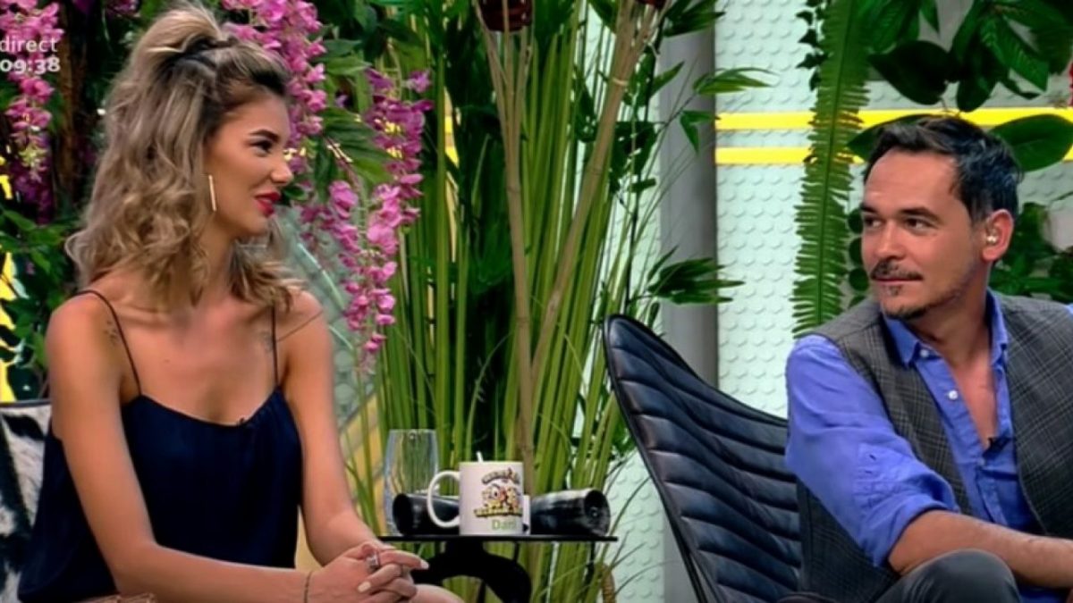 Imagine Stire Cum s-au îmbrăcat Răzvan Simion și Ramona Olaru la nunta lui Dani Oțil. Petrecerea este întreținută de Taraful Rutenilor | 2review.ro