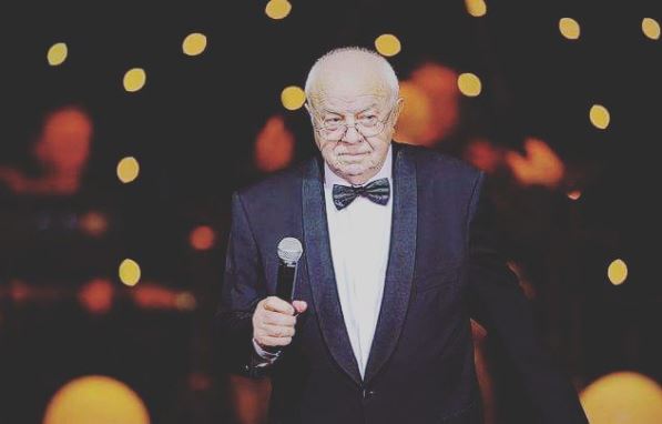 Imagine Stire Alexandru Arșinel, direct pe scenă din spital! Ce spune marele actor | 2review.ro