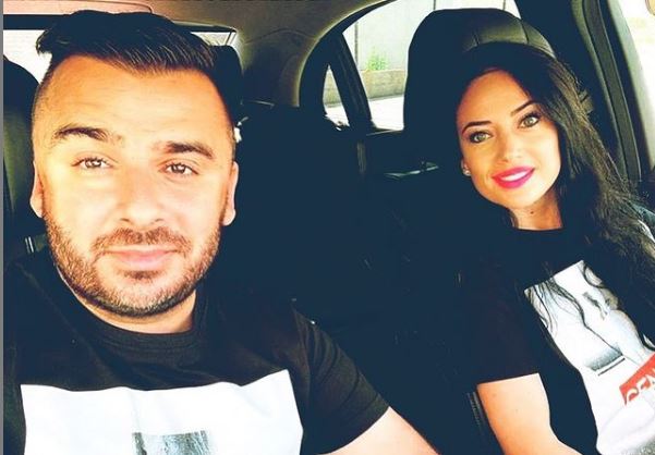 Imagine Stire Roxana sare la gâtul lui Liviu Guță, după ce manelistul a anunțat divorțul: ”Vreau să fac niște precizări!” | 2review.ro