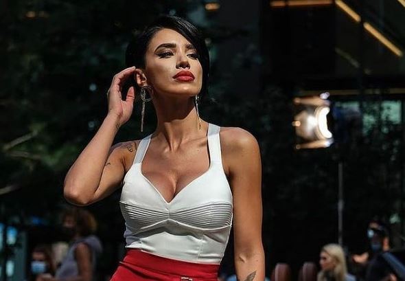 Imagine Stire Adelina Pestrițu, după ce a rămas fără contul de Instagram! Avertismentul dat de vedetă | 2review.ro