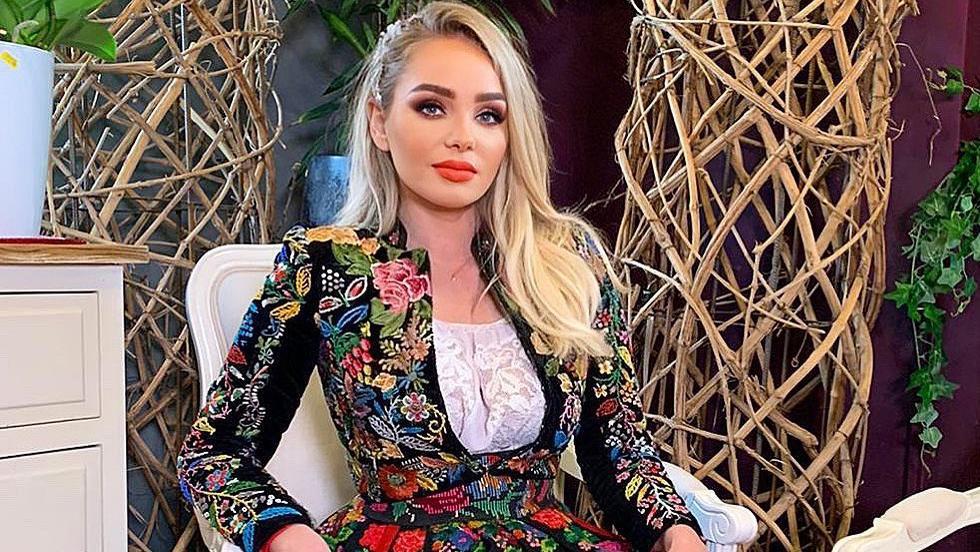 Imagine Stire Maria Constantin le răspunde răutăcioșilor, după ce s-a aflat că a fost vânzătoare la tarabă | 2review.ro