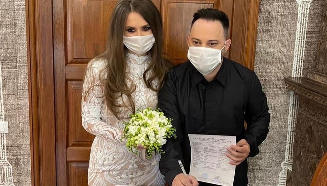 Imagine Stire Bat clopote de nuntă! Un celebru burlac din România a ajuns în fața ofițerului de starea civilă | 2review.ro