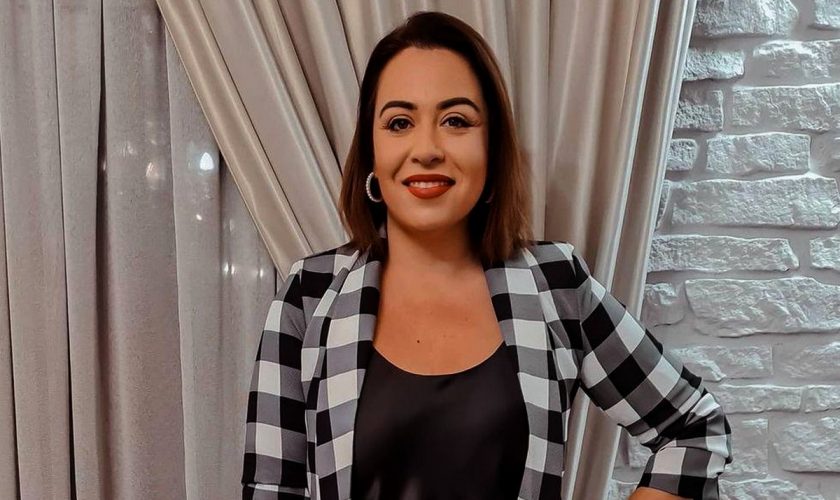 Imagine Stire Cum i-a răspuns Oana Roman unei internaute care a întrebat-o de ce are păr la subraț | 2review.ro