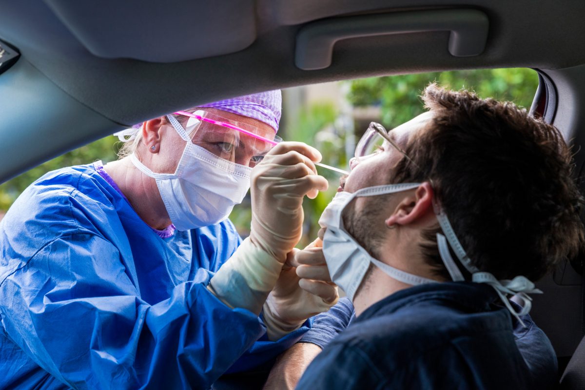 Imagine Stire Coronavirus România, 19 mai 2021. Puțin peste 700 de cazuri noi SARS–CoV–2 înregistrate, în ultimele 24 de ore | 2review.ro