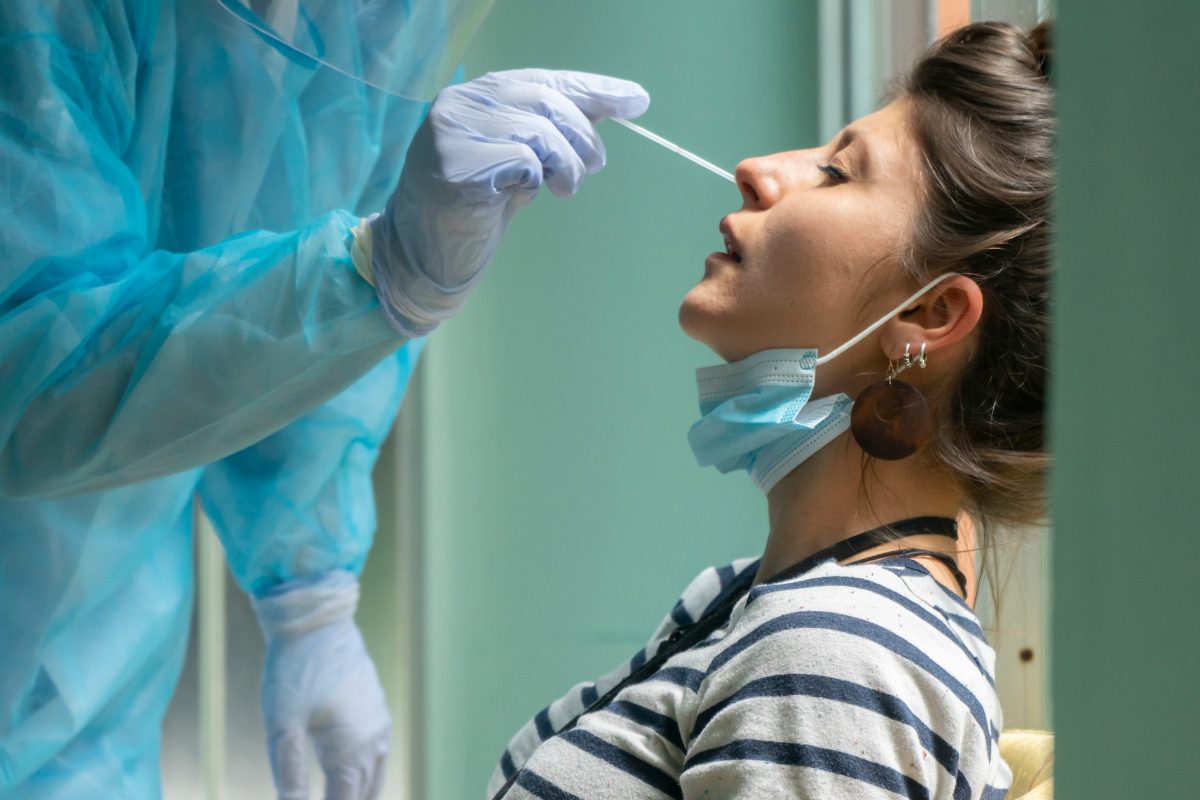 Imagine Stire Coronavirus România, 1 mai 2021. Câți români s-au infectat, în ultimele 24 de ore, cu SARS-CoV-2 | 2review.ro