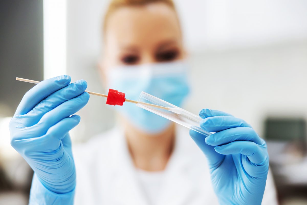 Imagine Stire Coronavirus România, 20 mai 2021. Câte cazuri noi SARS–CoV–2 s-au înregistrat, în ultimele 24 de ore | 2review.ro