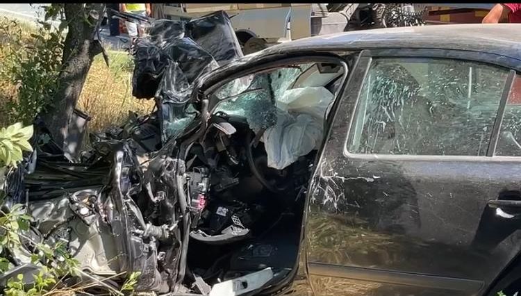Tragedie pe șosea, în Dolj. Doi morți, într-o coliziune frontală cu un camion