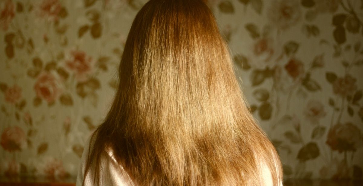 Imagine Stire O femeie a fost pusă într-o situație rușinoasă, după ce hairstylist-ul ei a postat o fotografie cu podoaba capilară | 2review.ro