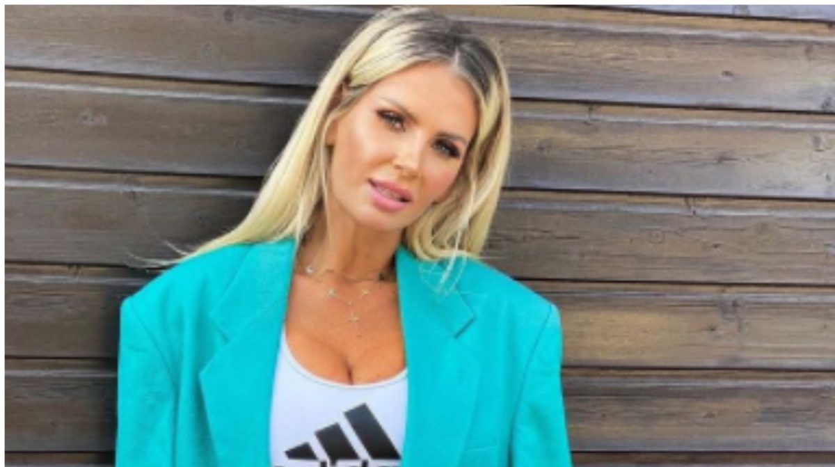 Imagine Stire Andreea Bănică, mărturii cutremurătoare: “Tata a murit într-un accident. A venit băut și…” + Cum a aflat artista de tragedie | 2review.ro