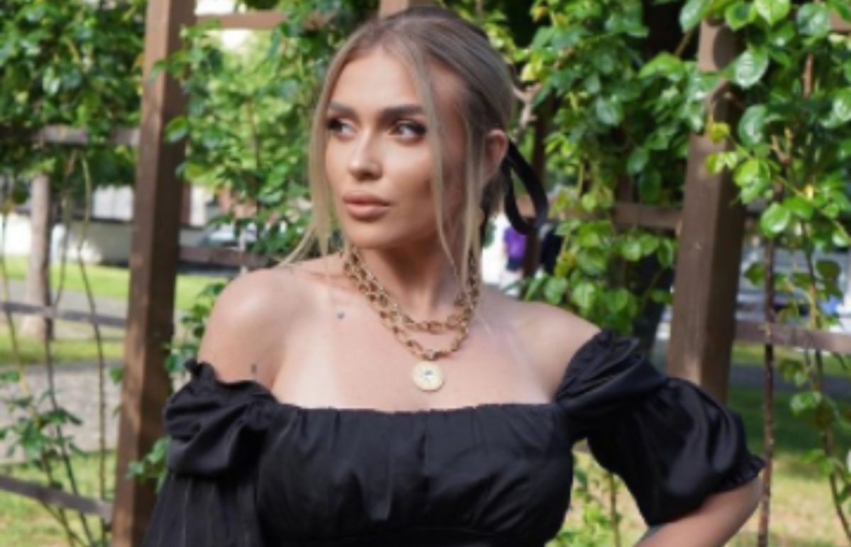 Imagine Stire Oana Radu, pe mâinile medicilor din Paris: „Îmi pierd vocea” | 2review.ro
