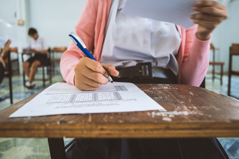 Ireal! Ce a putut să facă la BAC o absolventă de 45 de ani din Galați. A fost dată afară din sala de examen imediat