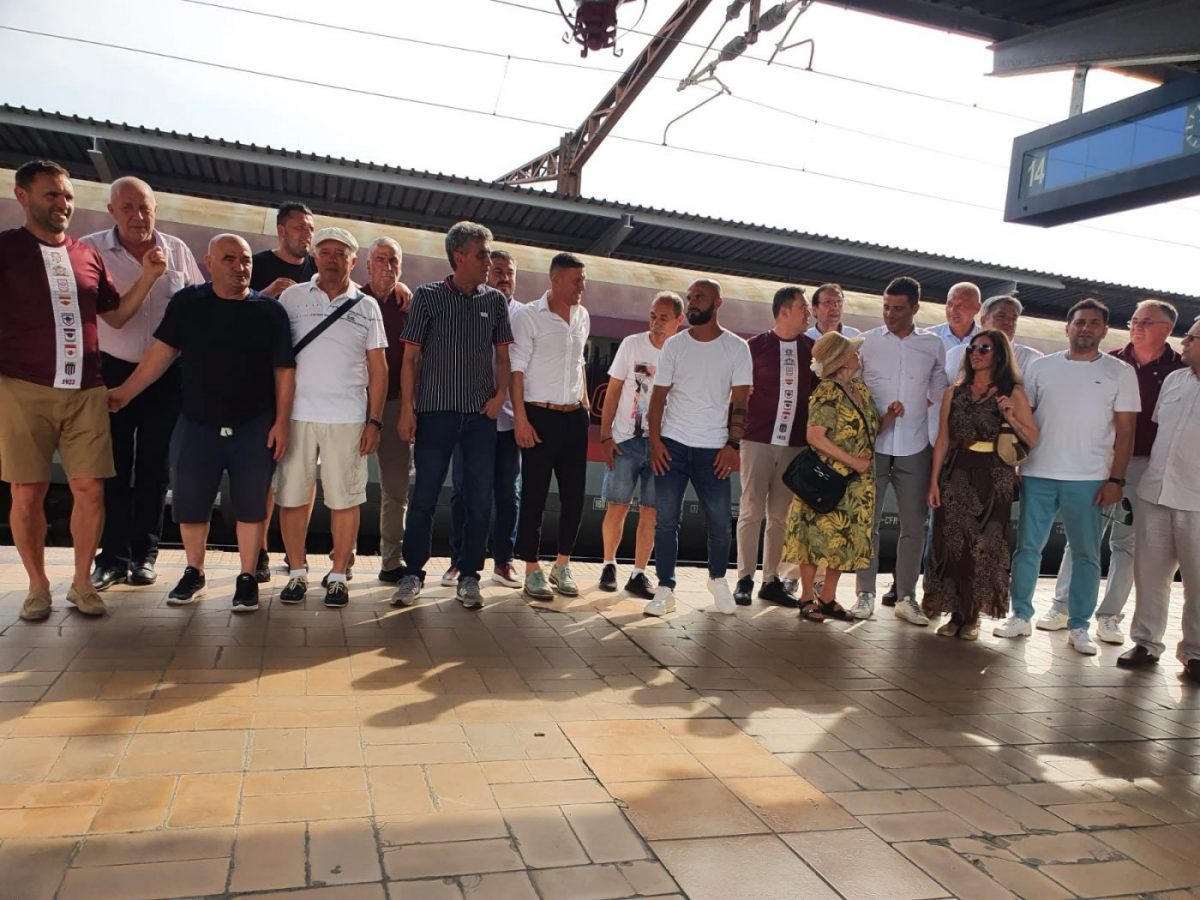 Imagine Stire „Giuleștenii” au sărbătorit 98 de ani de la înființare în Gara de Nord! | 2review.ro