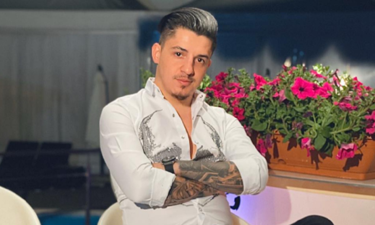 Imagine Stire Bogdan de la Ploiești a răbufnit după ce a fost acuzat de fani că a cumpărat droguri dintr-o benzinărie. Ce scuză a găsit artistul: „Mi-a dat un…” | 2review.ro