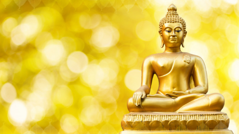 A cumpărat statuia din aur al lui Buddha. Acasă, a scăpat-o, s-a crăpat şi… surpriză. Era înăuntru de 1000 ani