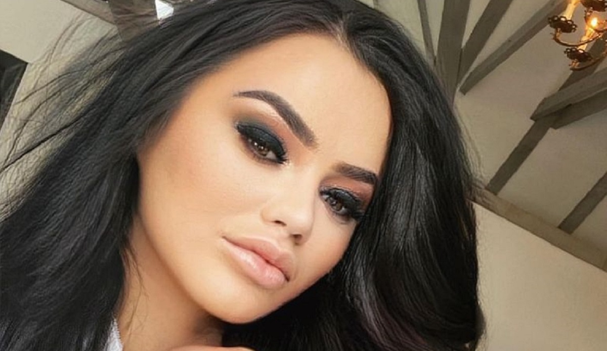 Imagine Stire Carmen de la Sălciua și-a schimbat din nou look-ul. Cum arată acum artista, după ce s-a tuns mai scurt ca niciodată. FOTO | 2review.ro