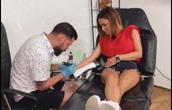 Imagine Stire Andreea Antonescu are un nou tatuaj! Povestea emoționantă a numărului 57 de pe antebraț: ”Pentru el l-am făcut!” | 2review.ro