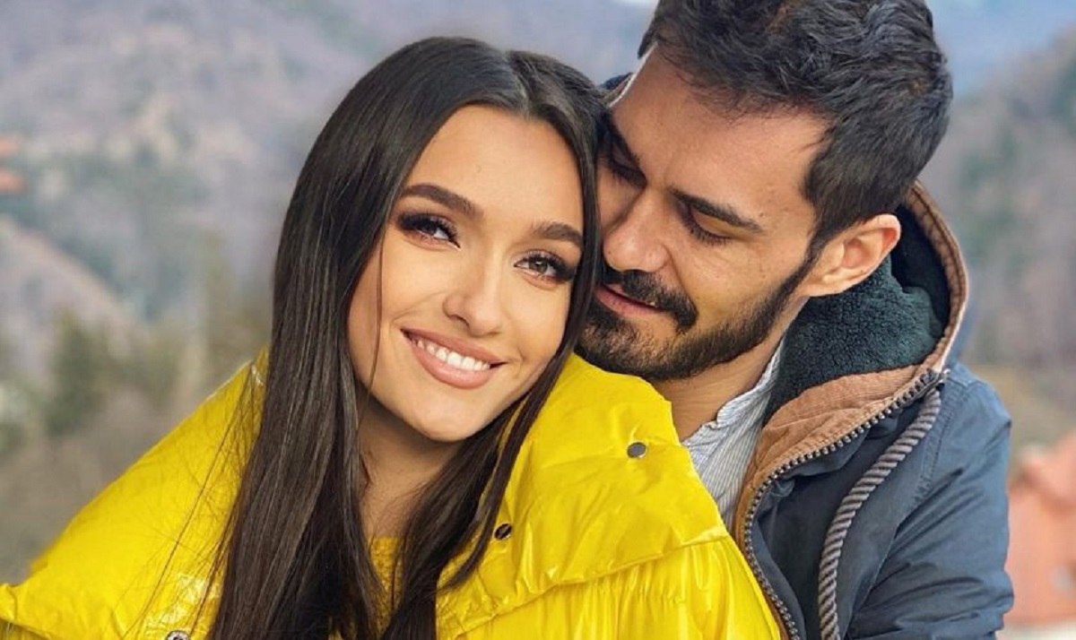 Imagine Stire Detaliul care duce la o sarcină „pe bune” în cazul Vivianei Sposub. A încercat să-și ascundă burtica, la revenirea în televiziune? FOTO | 2review.ro