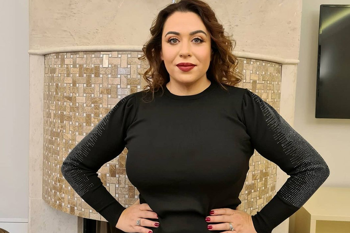 Imagine Stire De ce își vopsește Oana Roman părul de la 22 de ani. Ce problemă are vedeta: „Și mama e la fel” | 2review.ro