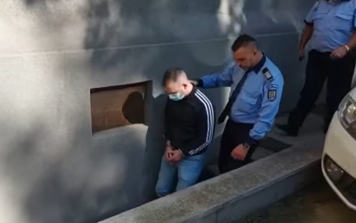 Imagine Stire Un polițist din Constanța a fost arestat după ce a bătut un bărbat cu picioarele, până l-a băgat în comă | 2review.ro