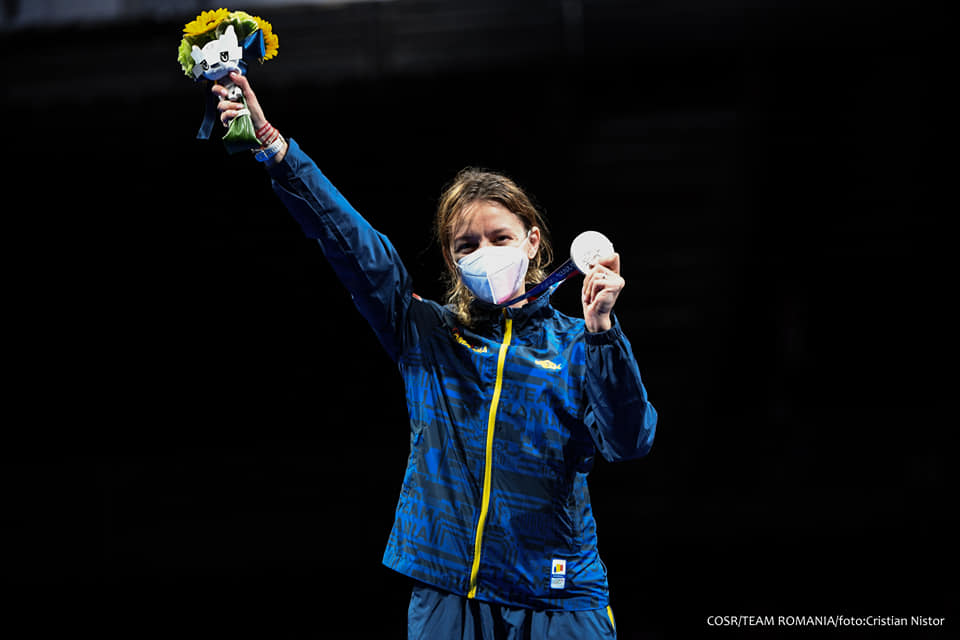 Imagine Stire Prima medalie pentru România la Olimpiada de la Tokyo. Ana Maria Popescu a câștigat argintul, în proba de spadă | 2review.ro
