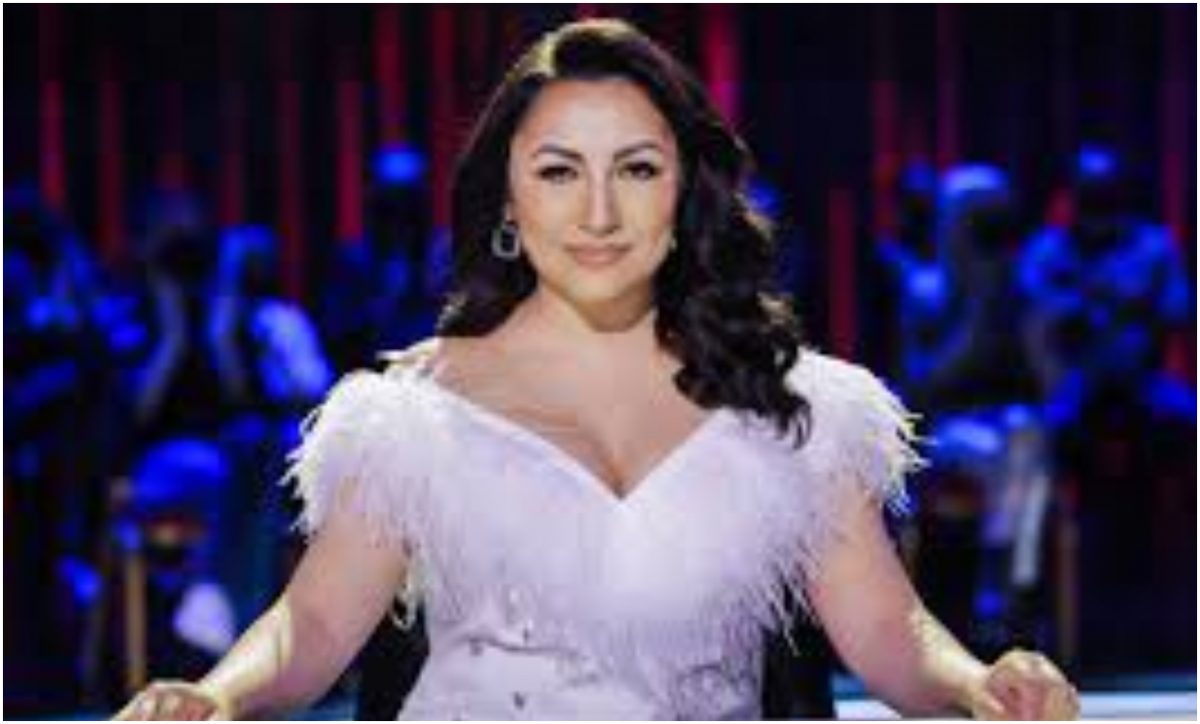 Imagine Stire Andra, apariție hot pe străzile Capitalei. Fanul nr.1 al vedetelor, Silviu Messe, nu a ratat ocazia să o complimenteze | 2review.ro