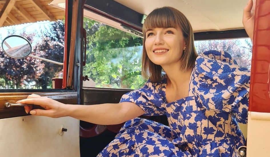 Imagine Stire Alexandra Ungureanu, dileme în viața profesională. Cântăreața tânjește după muzica de altă dată. „Încă duc lupte, încă am îndoieli” | 2review.ro
