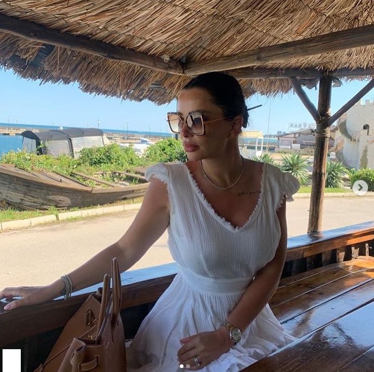 Imagine Stire Prima reacție a lui Brigitte Pastramă, după ce a fost pusă sub control judiciar: „Nu i-a plăcut lui Dumnezeu că m-am îmbracat în branduri” | 2review.ro