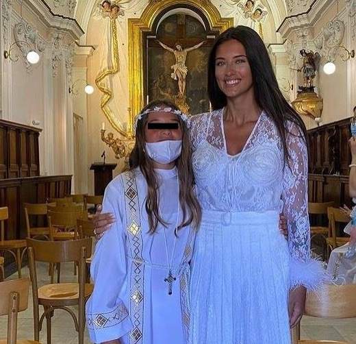 Imagine Stire Emoții mari! Fiica Antoniei a participat la prima comuniune. Ce semnifică această eveniment catolic | 2review.ro