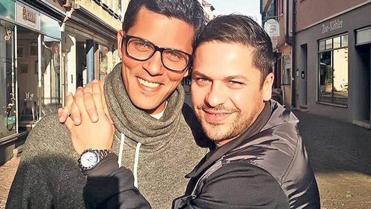 Imagine Stire Care este, de fapt, relația dintre Augustin și Lucian Viziru. Cei doi se văd rar | 2review.ro