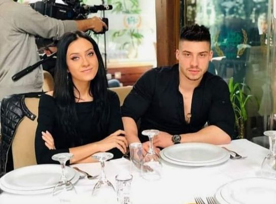 Imagine Stire Fostul iubit al Biancăi Comănici de la Puterea Dragostei și-a cerut iubita în casătorie. FOTO | 2review.ro
