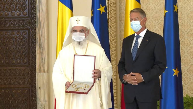 Patriarhul Daniel a fost decorat de Klaus Iohannis! Acesta a primit cea mai înaltă decorație a statului român