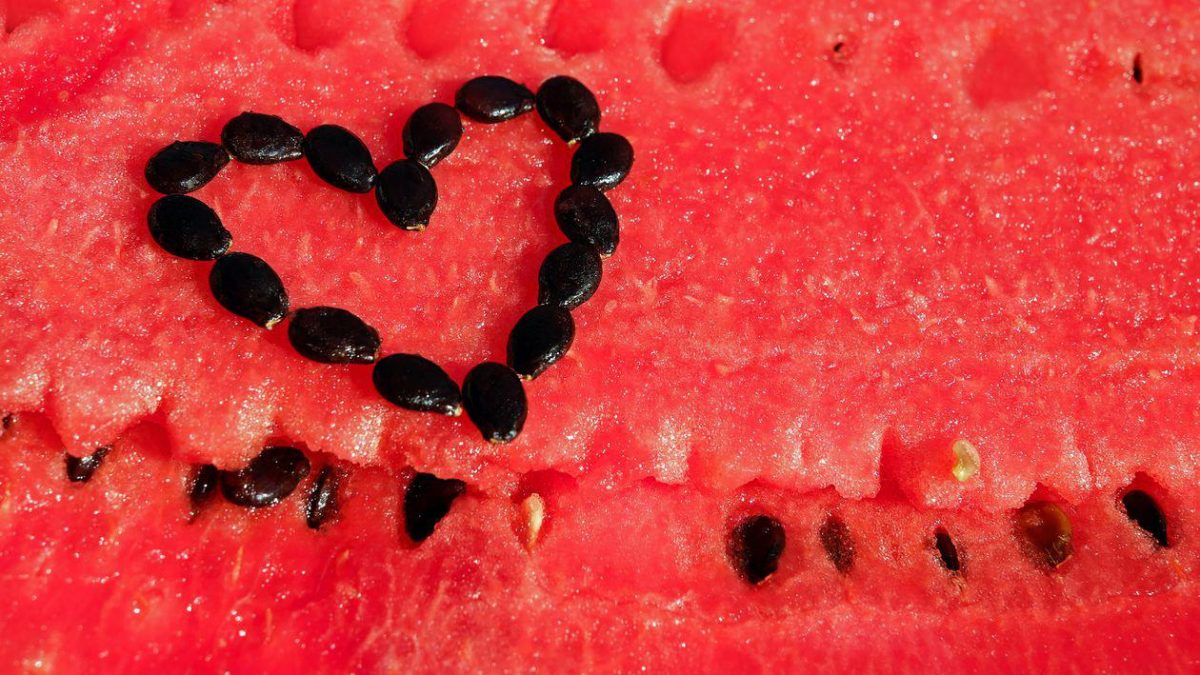 Mâncați pepenele roșu cu tot cu semințe? Iată ce se întâmplă în organism