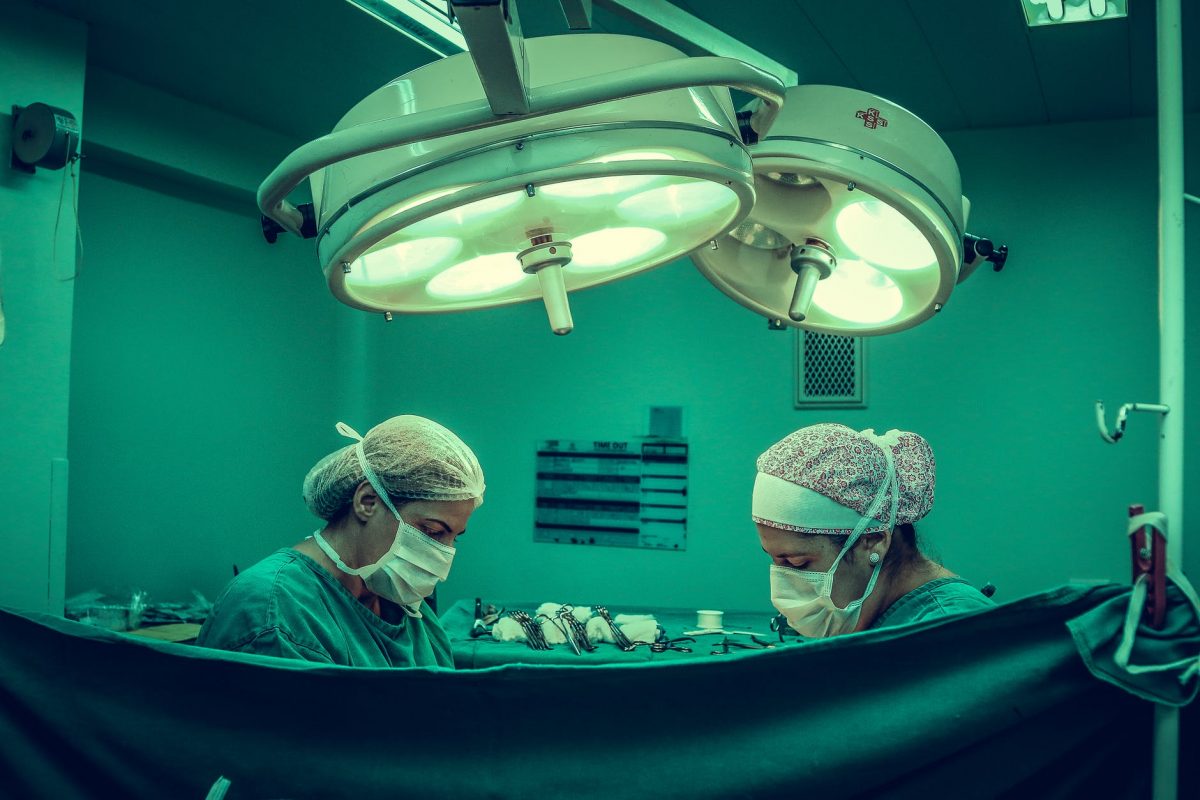 Eroare medicală gravă! Doctorii au făcut un transplant de rinichi pacientului greșit