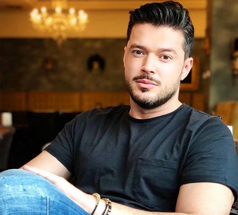 Imagine Stire Cu ce se ocupă acum Victor Slav. Fostul prezentator și-a deschis o afacere | 2review.ro