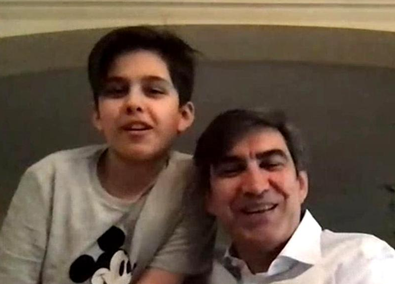 Imagine Stire Cum se înțelege Victor Pițurcă cu Edan, fiul lui și al Vicăi Blochina. Băiatul are 14 ani | 2review.ro