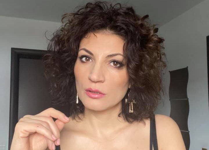 Imagine Stire Ioana Ginghină critică învățământul din România: ”Domnii aceștia ori nu trăiesc în România, ori n-au copii și nici habar de ceea ce se întâmplă” | 2review.ro